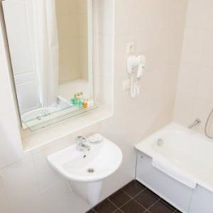 bath (305/360)